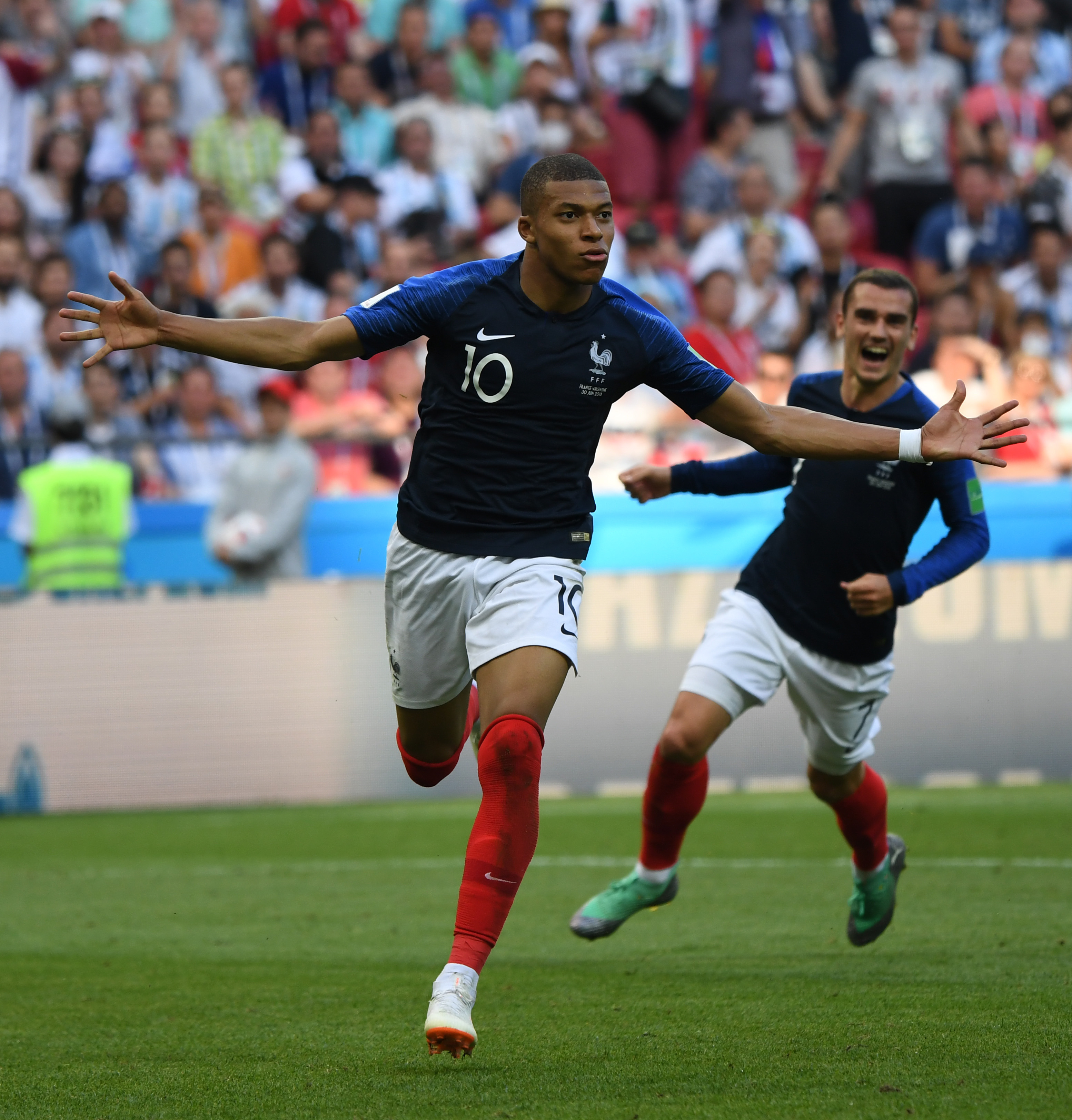 曼联1-1遭保级队逼平引热议，球迷愤怒点评，揪出最大罪人