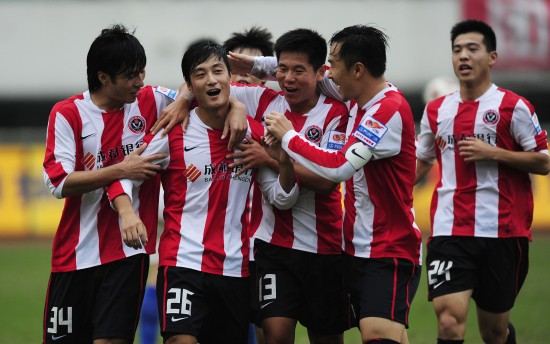 公务还是放松？纳赛尔出现在圣西罗现场观看米兰德比