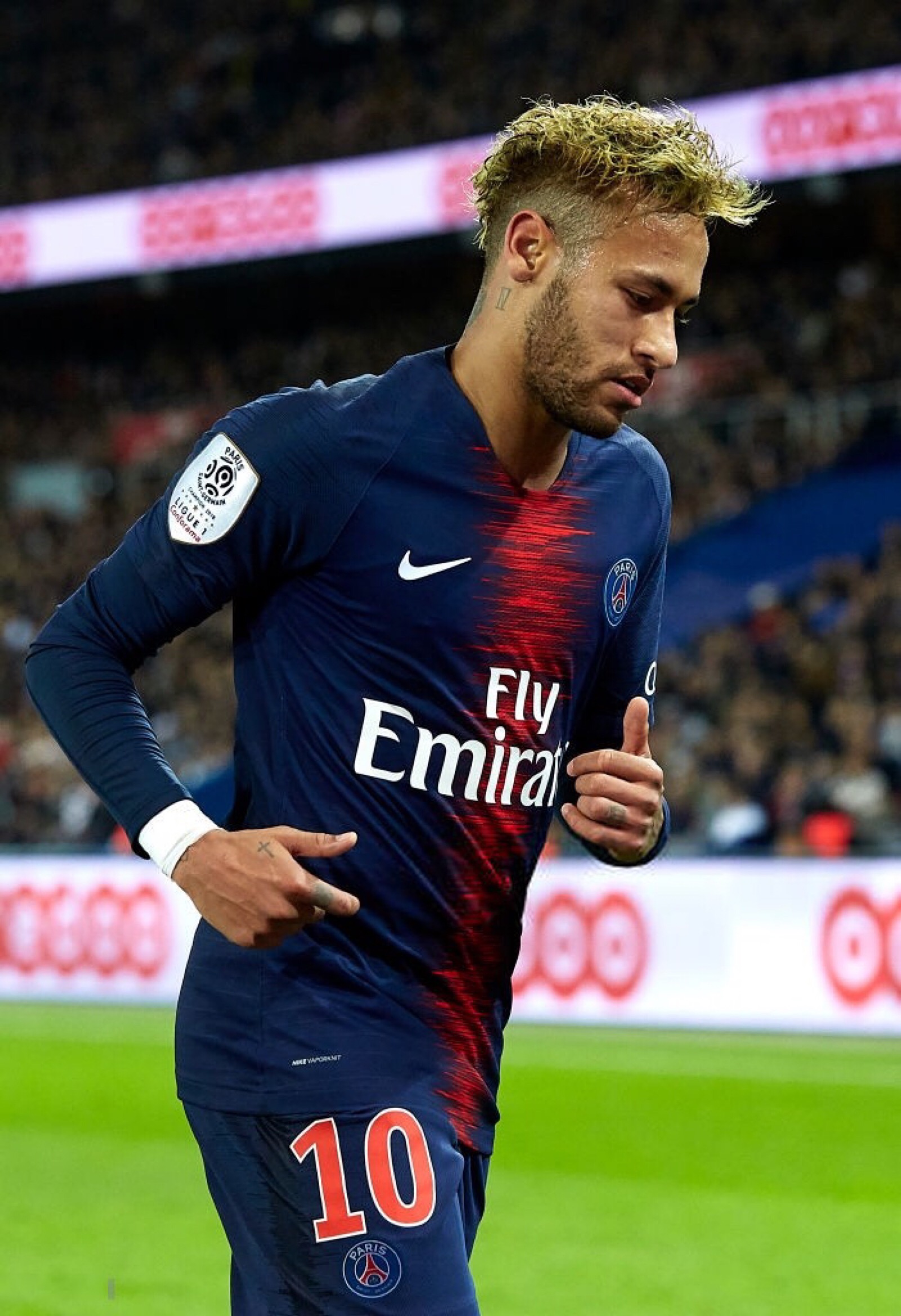 荷甲战报：克拉森世界波，莫基奥破门，阿贾克斯2-0费耶诺德（阿贾克斯2比0力克费耶诺德：克拉森轰世界波，莫基奥建功）