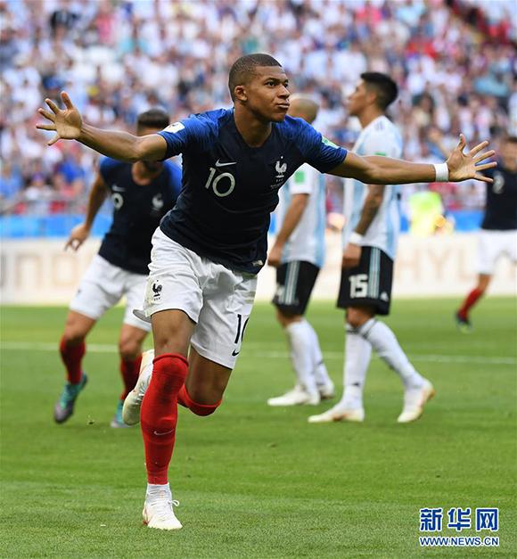 超越老穆勒！凯恩成为德甲历史上最快达成十次帽子戏法的球员