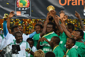 澳超半场：德利安诺夫两送失误，麦克阿瑟暂2-1喷气机（半场战报：德利安诺夫两度失误，麦克阿瑟暂以2-1领先喷气机）