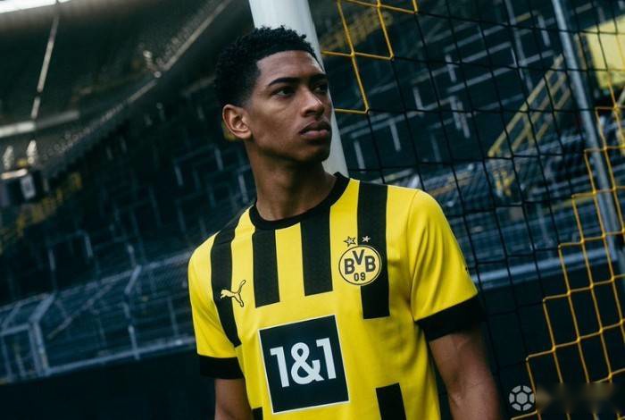 逆袭称王，苏超泰州队获2025微博竞燃之夜年度全民闪耀运动队