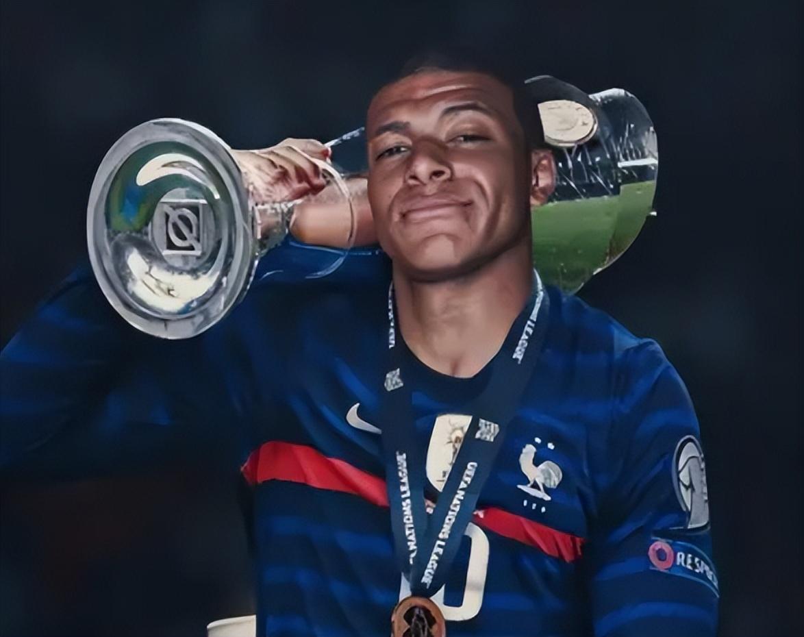 中超末轮前瞻：上海双雄冲击冠军，海牛、梅州争保级最后席位（中超收官战看点：申城双雄争冠登顶，海牛与梅州抢最后保级名额）