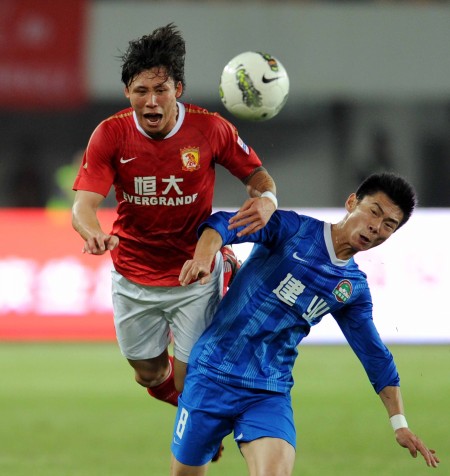 梅西附体！安东尼欧联超车后1V3吊射 10场6球2助打脸曼联+巴西男足（安东尼欧联神作：超车后1V3挑射，近10战6球2助，打脸曼联与巴西男足）