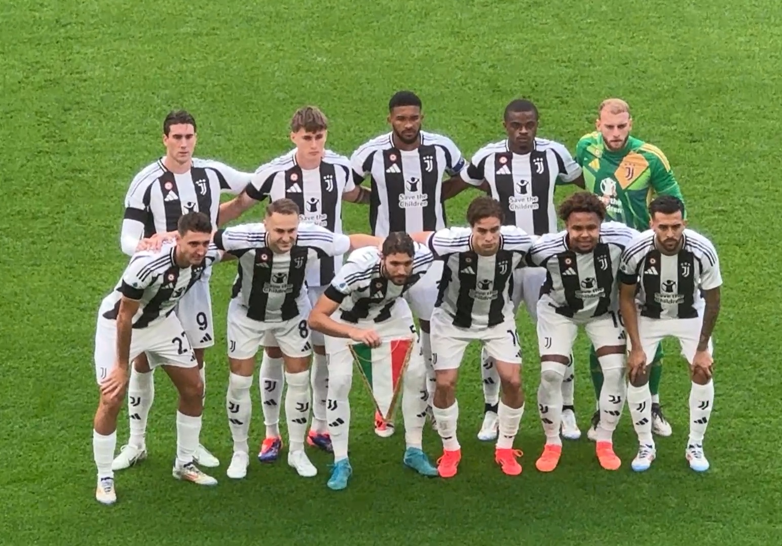 英联杯战报：拉克鲁瓦乌龙+丢点，阿森纳8-7点杀水晶宫晋级（英联杯：拉克鲁瓦乌龙又失点，阿森纳点球大战8-7险胜水晶宫晋级）