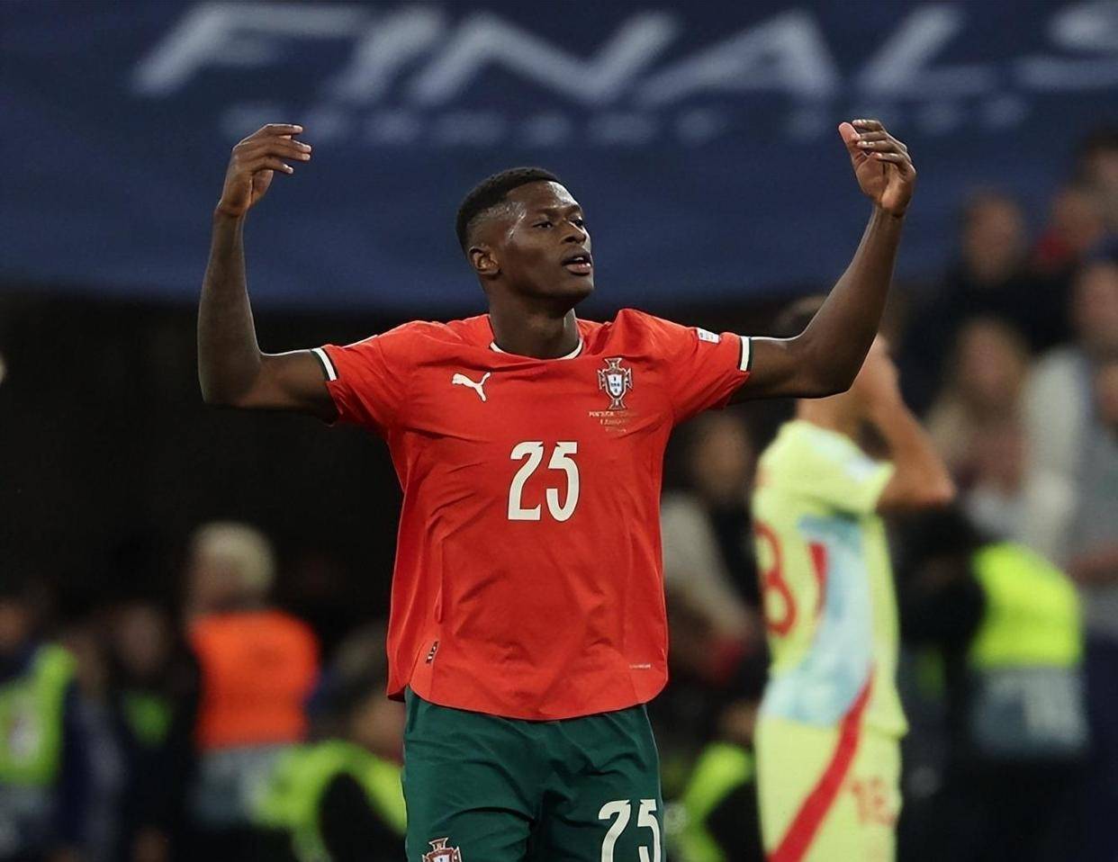 英超战报：穆尼奥斯破门，拉尔森中横梁，水晶宫1-0伯恩利