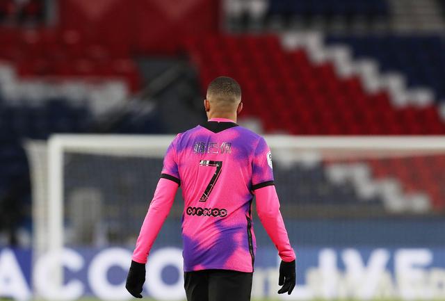 阿森西奥力挺维尼：嘘声？他是世界顶级球员，继续踢下去就行（阿森西奥声援维尼：别理嘘声，他是世界级球员，继续踢就好）