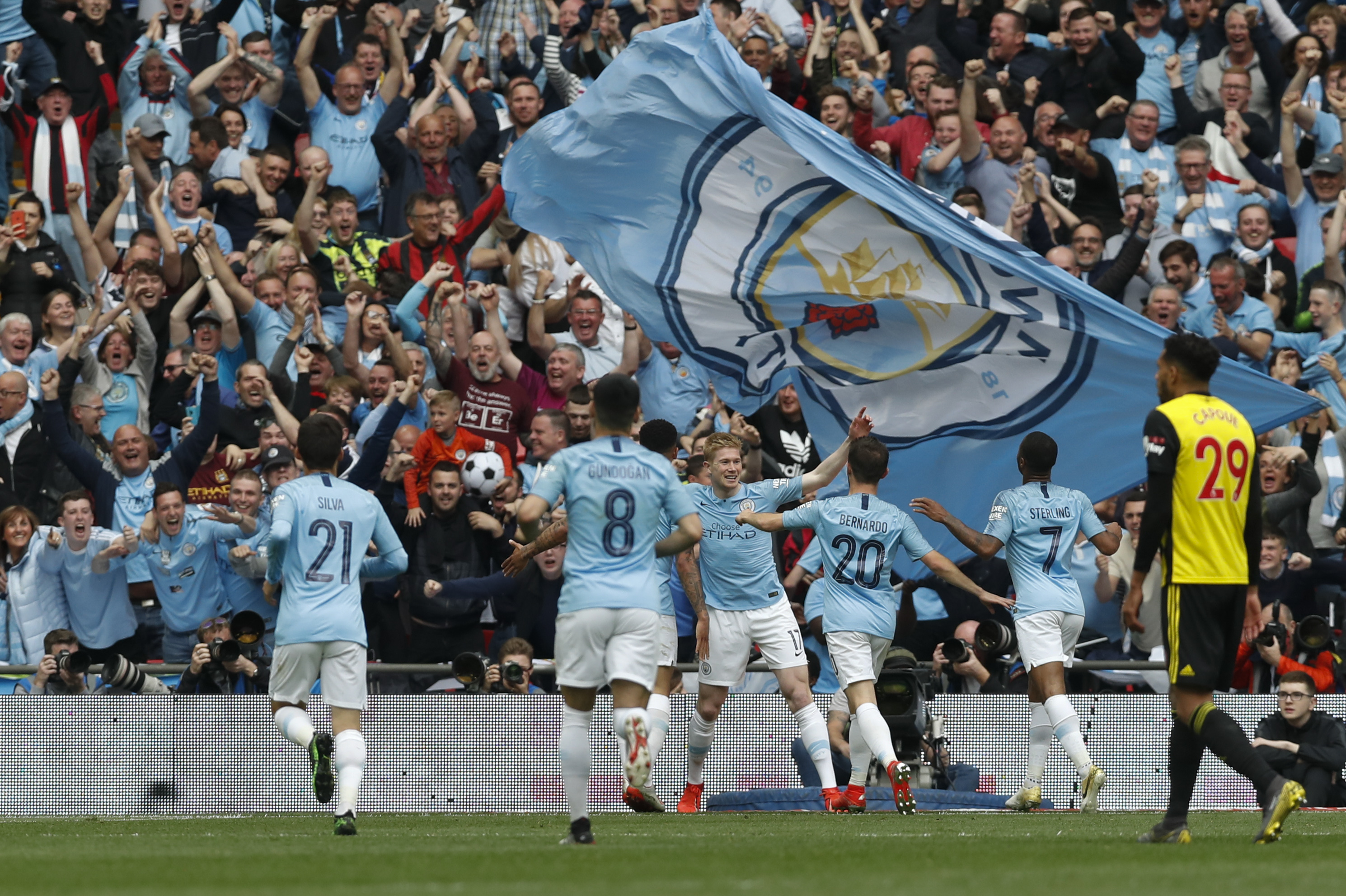 TA评曼联国脚表现：卡塞米罗&B费表现顶级；达洛特需证明自己