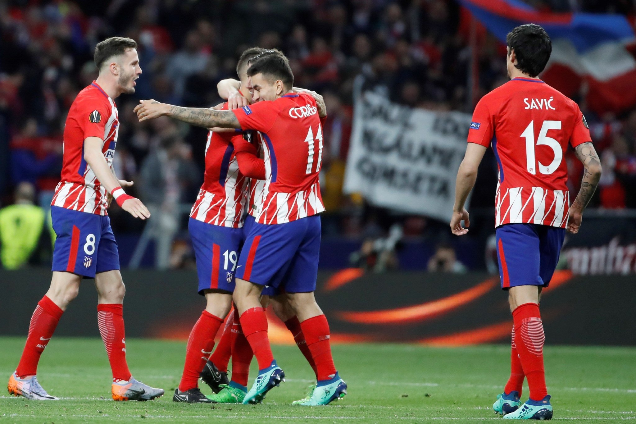 每体：阿根廷队在西班牙集训，球迷热情高涨只为一睹梅西风采