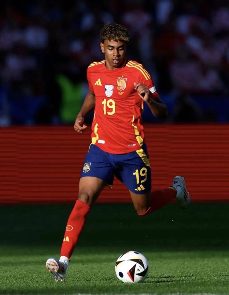 意媒：佩莱格里尼在训练中疑似肌肉受伤，若确诊将伤缺数周（意媒：佩莱格里尼训练时疑似肌肉受伤，确诊或将缺阵数周）