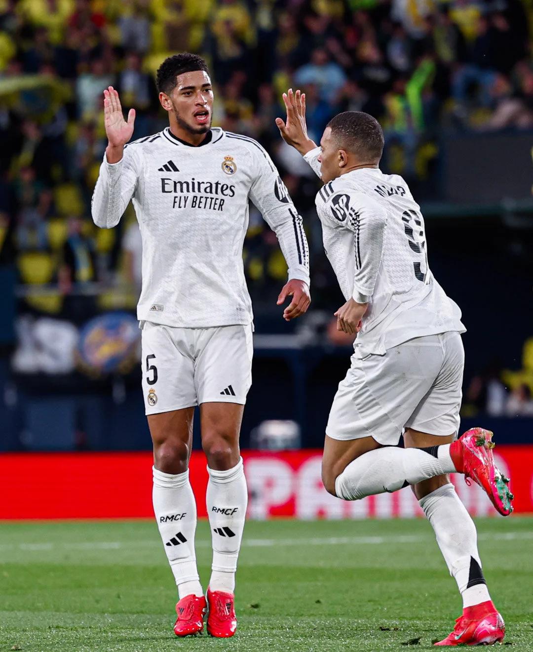 欧冠赛场精彩瞬间：巴萨2-1战胜拜仁,