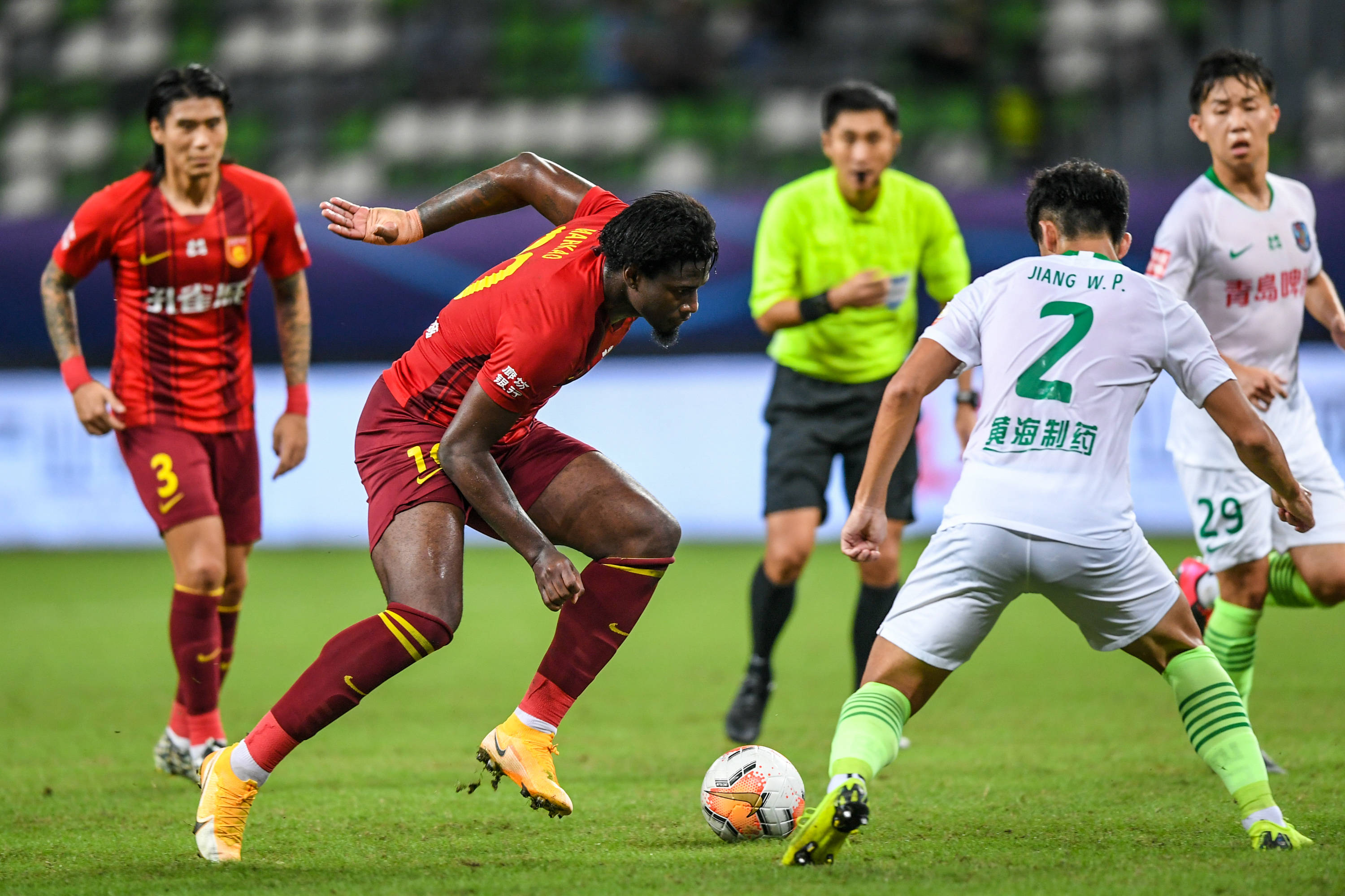 冠军级投入！中超外援年薪前10名曝光：山东泰山占3人！（冲冠级豪掷！中超外援年薪Top10出炉，山东泰山三将上榜）