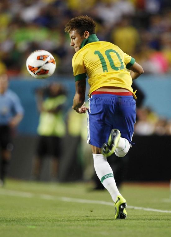 加维：亚马尔是最好的球员 但无法与梅西相提并论（加维：亚马尔是当下最佳，却还难与梅西同日而语）