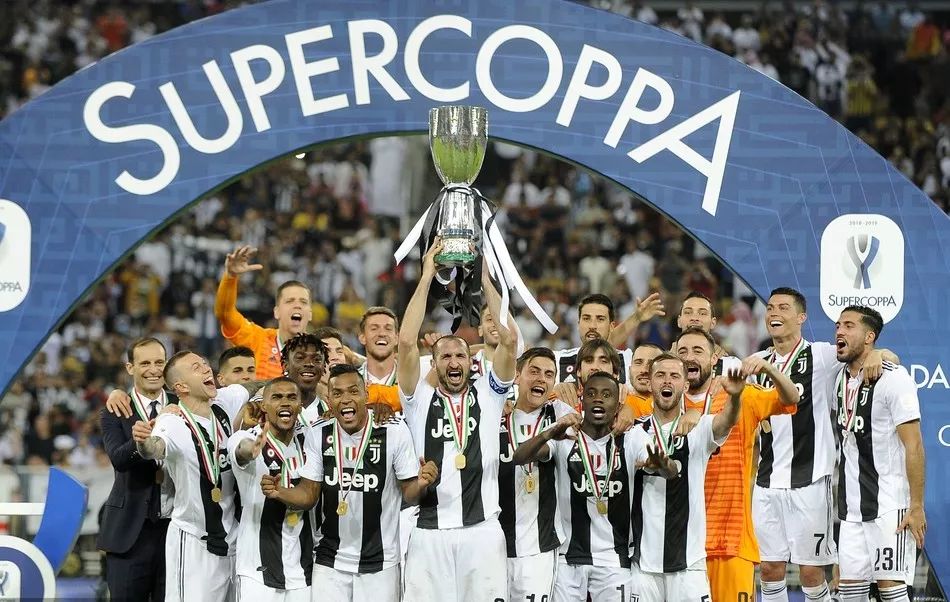 每周老哥热评：德国队两翼萨内齐飞；斯珀特森成惨案开瓶器（老哥周评：德国双翼齐飞萨内高光，斯珀特森成惨案开瓶器）